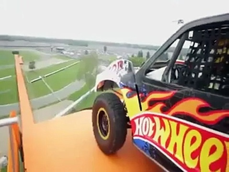 CAR LONGEST JUMP - MUST WATCH