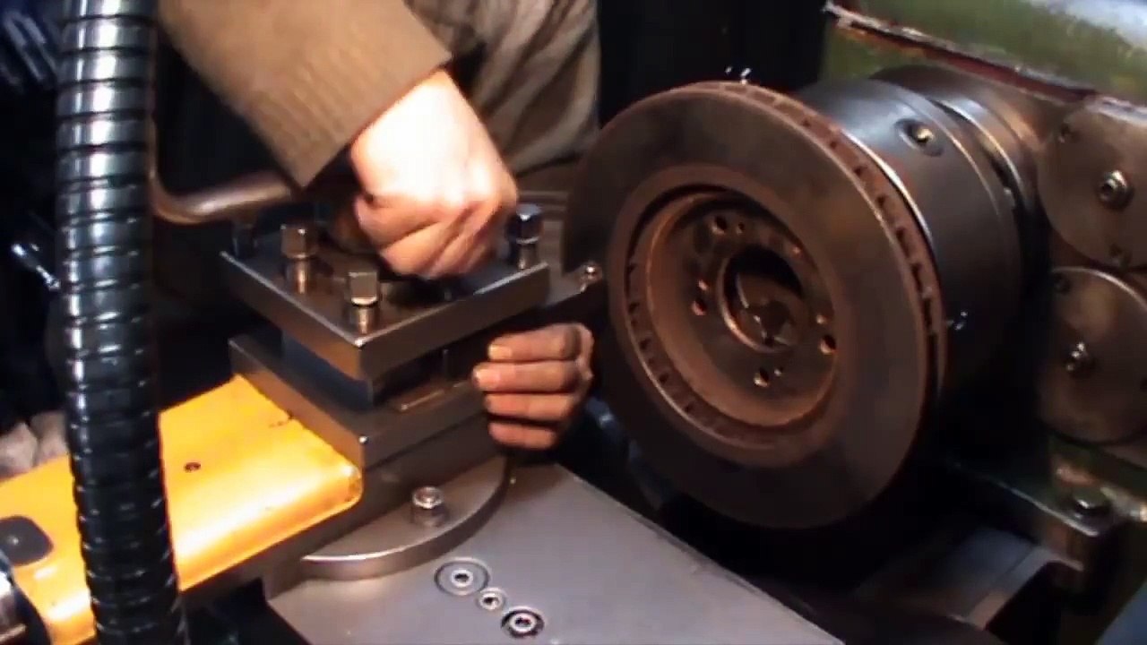 проточка тормозных дисков на токарном станке – Видео Dailymotion