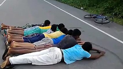 this-bike-stunt-went-terribly-wrong-for-two-of-these-eight-people