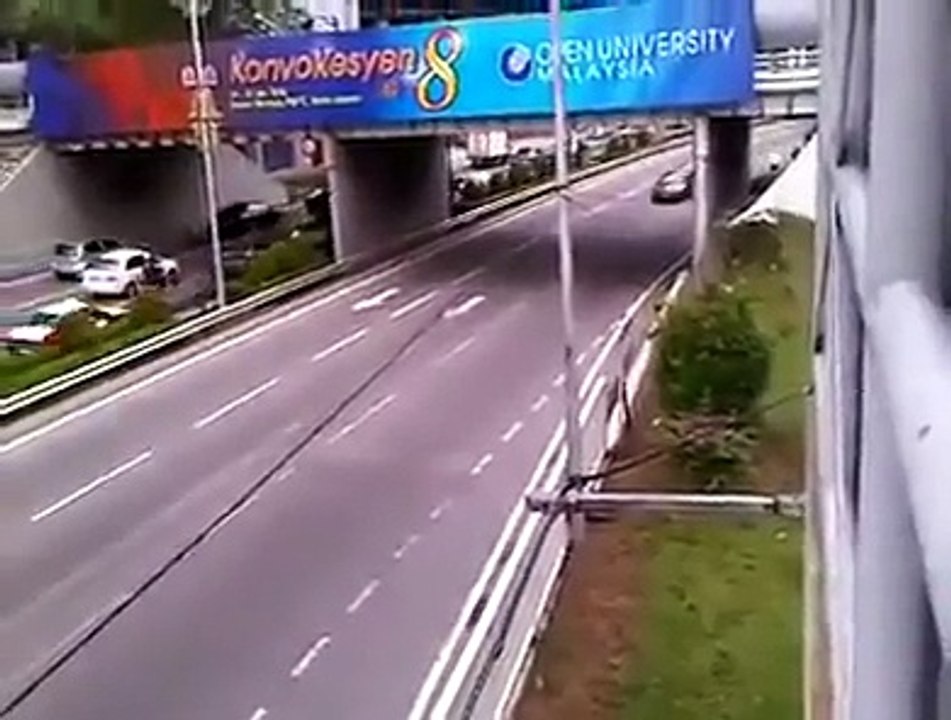 Drift - Police chasing Street Racer on highway. Very Funny. jdm cars imports