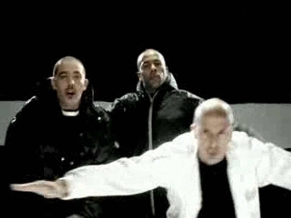 Iam - Une Autre Brique Dans Le  Mur