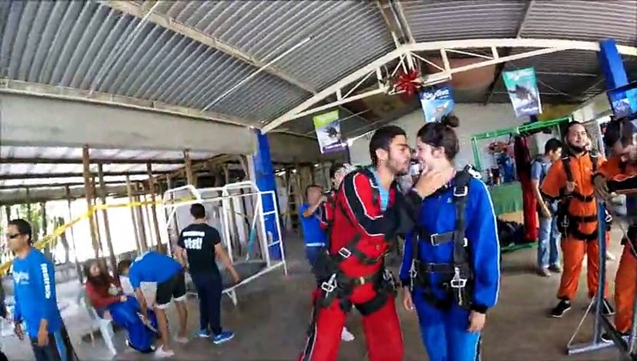 Coulou saute en parachute !