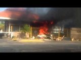 La policía de Anzoátegui quema escombros e incendia una caseta de vigilancia en una zona residencial