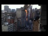 Usuarios de redes sociales reportan incendio en edificio de la avenida Fuerzas Armadas de Caracas