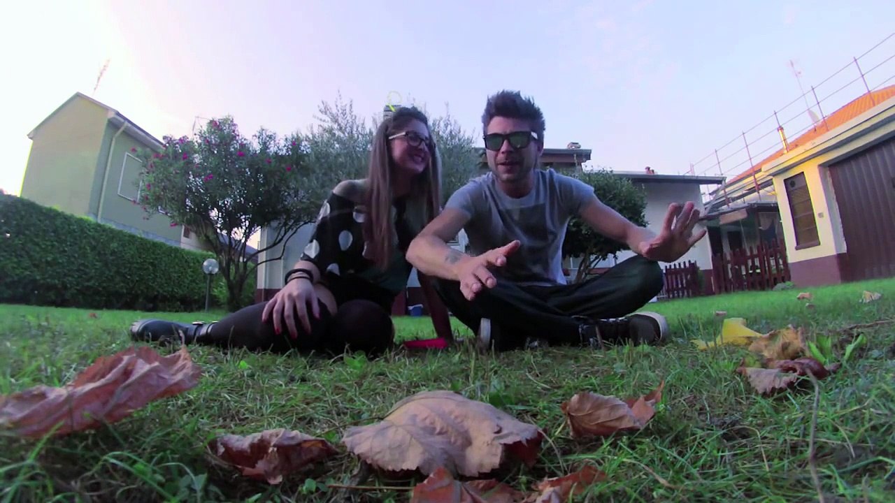 #3 NOVITA Scherzi di coppia: PAINTBALL in casa spazzatura CAMERAMAN