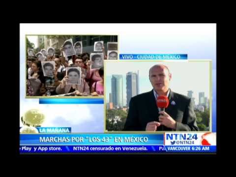 A once meses de la desaparición de los 43 normalistas en México familiares ejercen presión