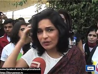Lollywood actress Meera killing English with lots of snow :-D