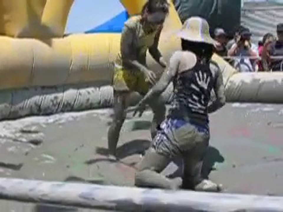 Mud Wrestling Asian Girls