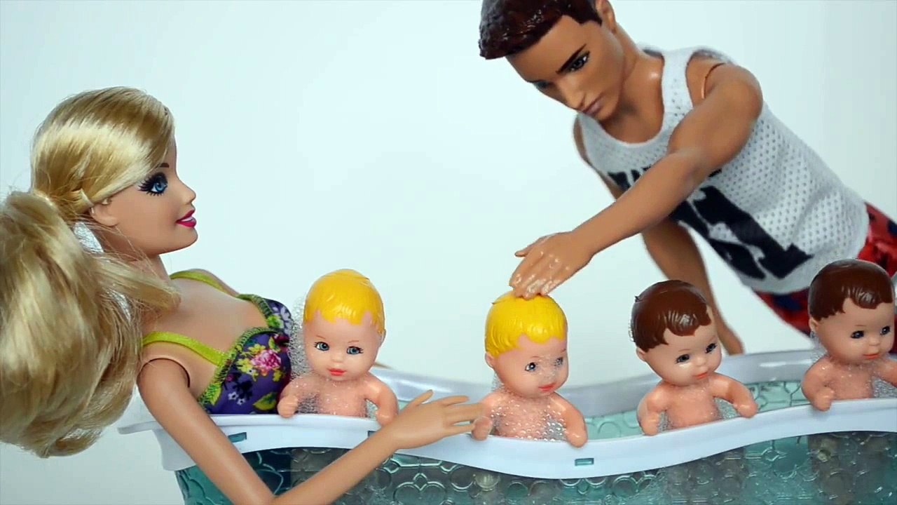 Barbie Mari e Ryan Escolhendo os Nomes dos 4 Bebes Gemeos!!! Em Portugues [Parte 7] Tototo