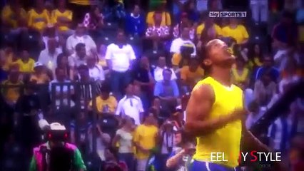 Ronaldinho Freestyle Crazy Tricks with messi and ronaldo