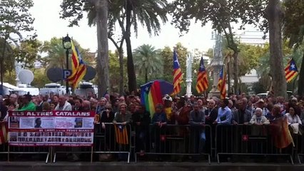 Els concentrats canten L'estaca a la porta del TSJC