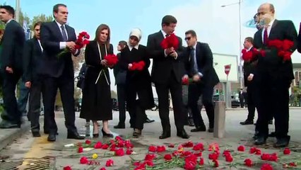 Başbakan saldırının olduğu alana çiçek bıraktı