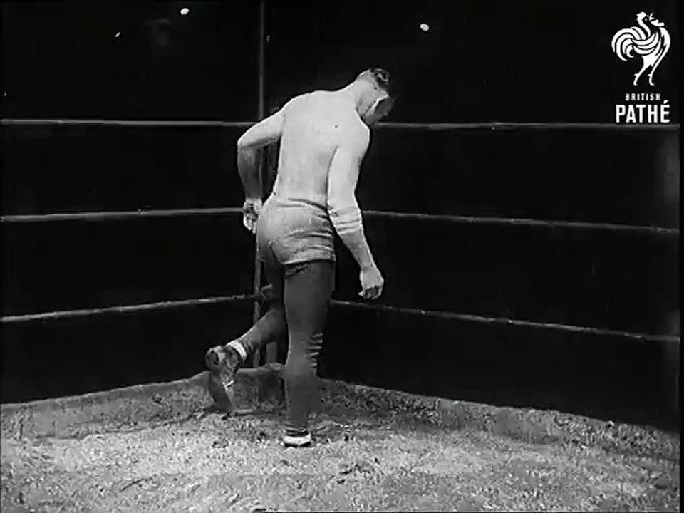Mud Wrestling 'down Under' (1939)
