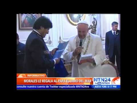 Evo Morales se reúne con el papa Francisco y le regala 'el libro del mar'