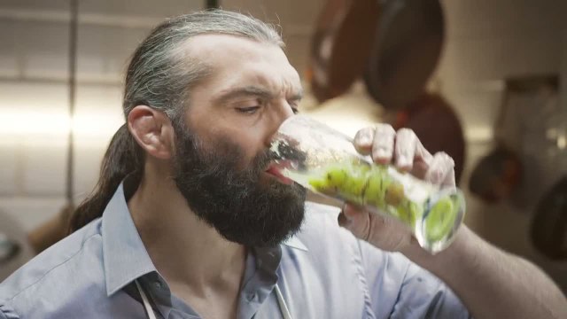 Rugby - CM : La Cuisine des Cavernes avec Chabal Ep 4