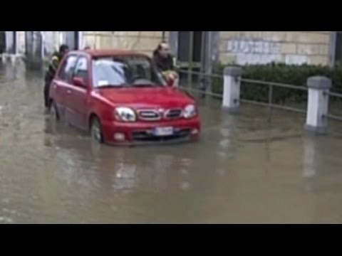 Campania - I danni del maltempo, in arrivo altre perturbazioni (12.10.15)