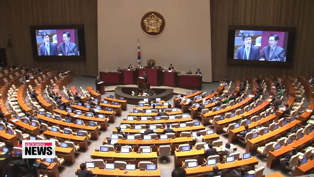 Political wrangling intensifies over gov't-authorized history textbook