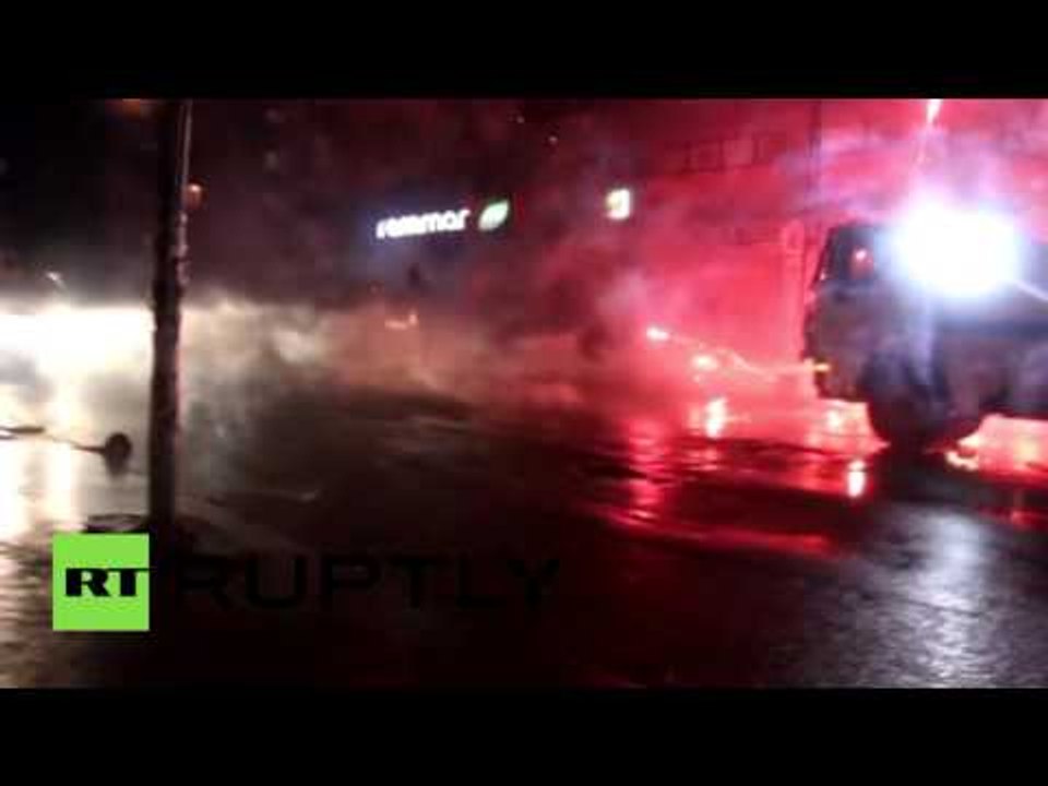 Fireworks & Petrol Bombs: Protesters clash with riot police in Turkey
