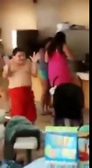 Boy Dances LOL - VideosMunch