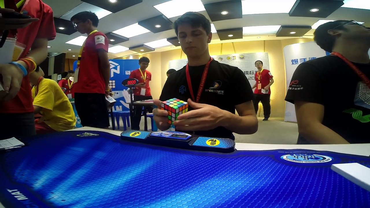 Record du monde de Rubik's cube terminé en 21.54 secondes