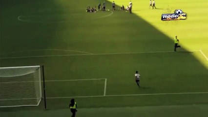 Afición invadió cancha de Rayados