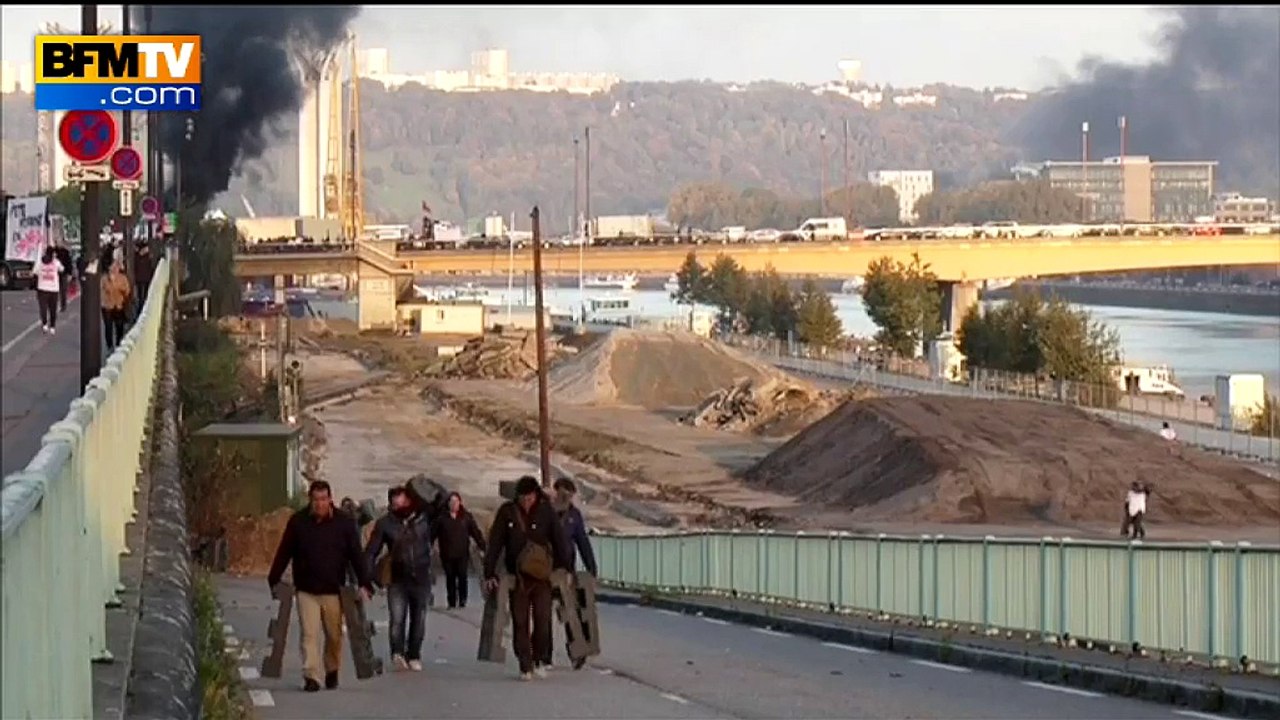 Des forains bloquent Rouen pour protester contre le déplacement d'une fête