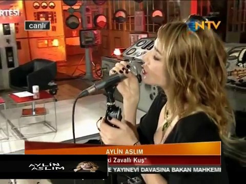 Aylin Aslım - İki Zavallı Kuş - NTV Cumartesi _ 08.03.2013