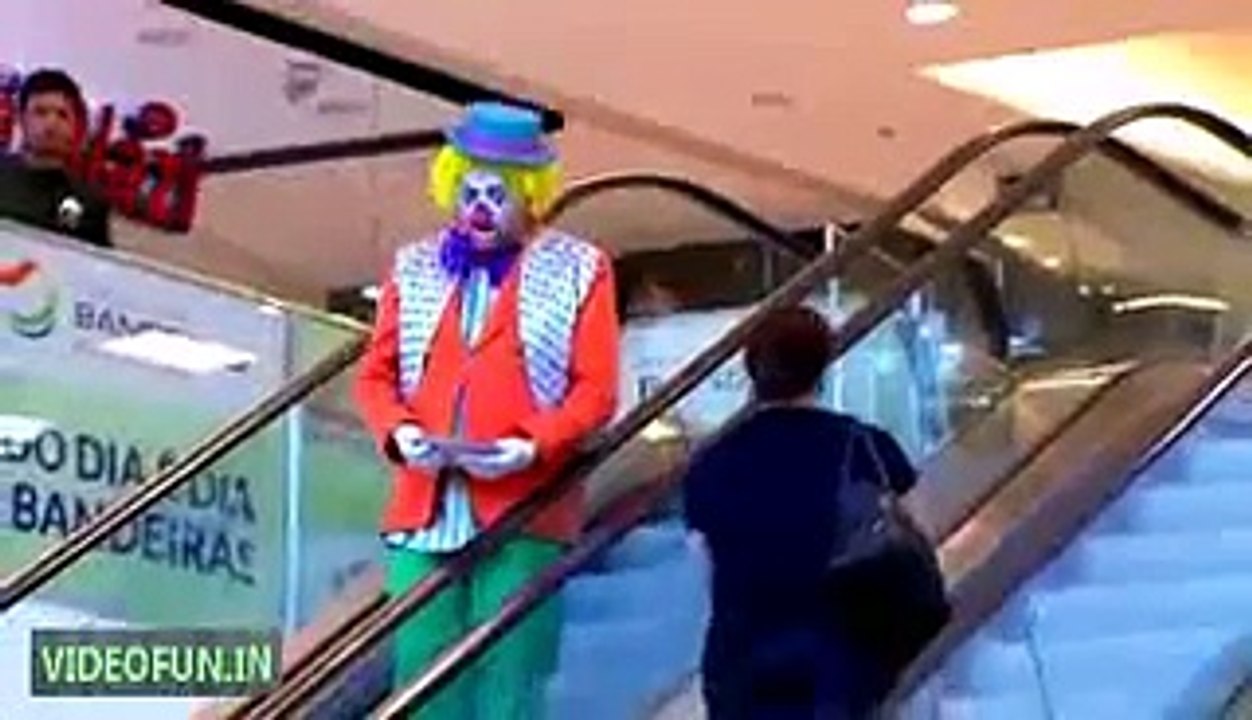 Clown Hits Cake on Fat Auntys Face, Very Funny Prank Whatsapp(videofun.in) Latest Comedy