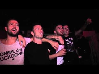 Lojtarët me Aurela Gaçen këndojnë Himnin e Flamurit