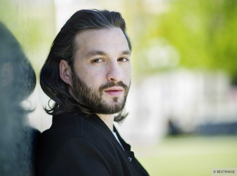 Exclu Vidéo : Steve Angello (Swedish House Mafia) : Ça nous a brisé le coeur de voir la situation des réfugiés en Europe