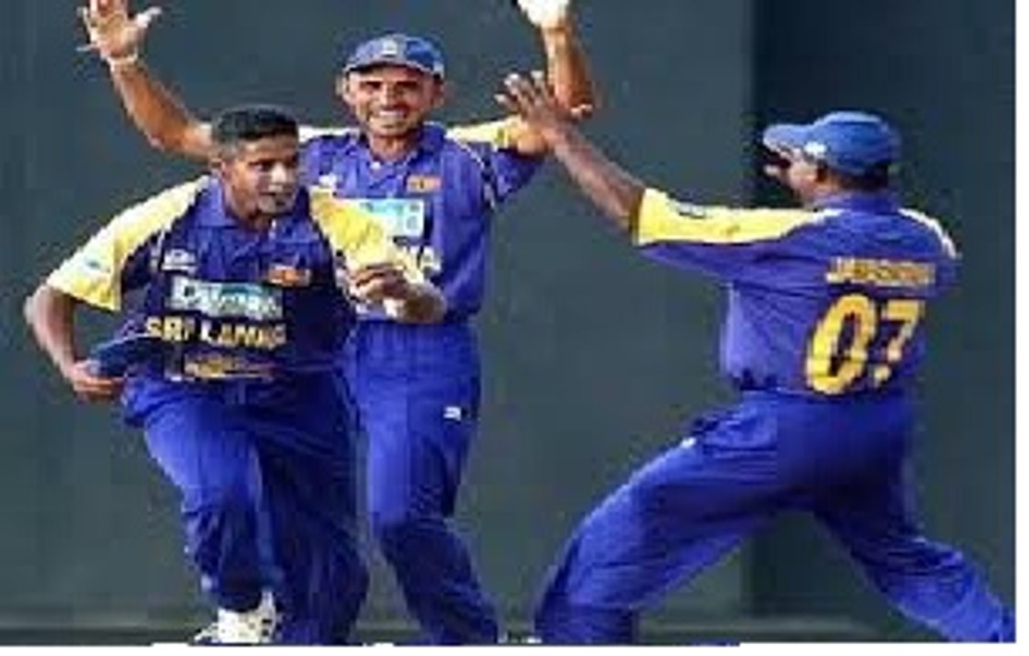 Funniest Cricket Catch Ever by Chaminda vaas