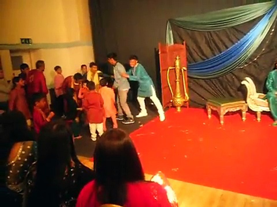 Amazing Break dance by Pakistani boys