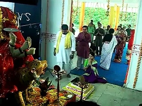 Kokila ki Sidiyo par se Gir jaane se Hui Maut jis Gopi ka Ro Ro kar Hua Bura Haal - 13 october 2015 - Saath Nibhana Saathiya