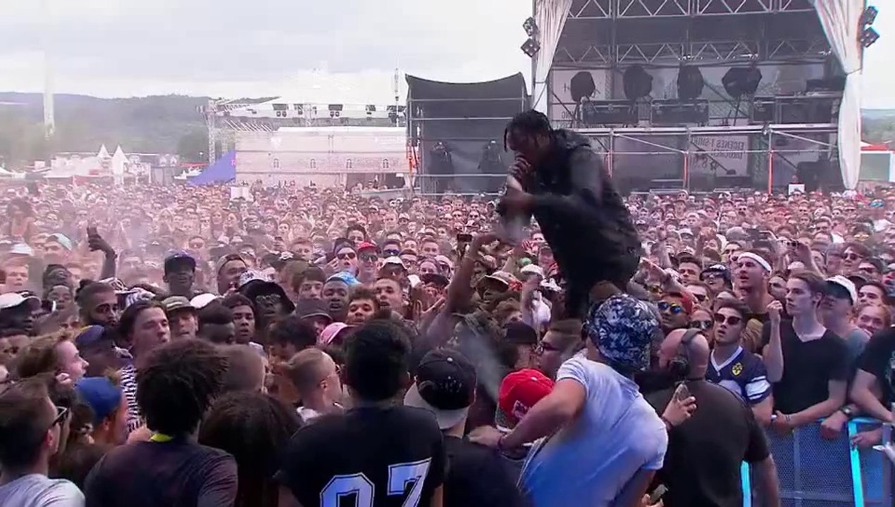 Hip-hop artist Travis Scott punches a fan who tried do steal his shoe... Insane moment