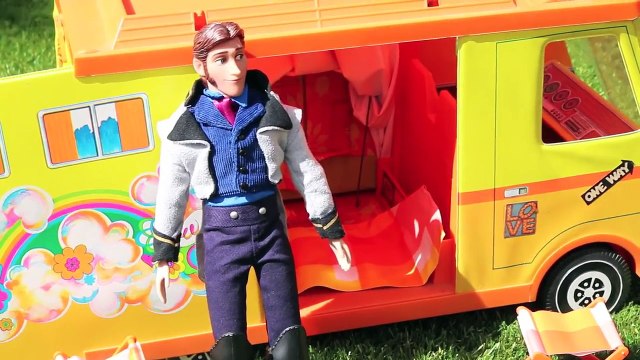 Anna Kidnapped! Frozen Family Kids, Anna, Kristoff CAMPING TRIP & HANS! Barbie Parody DisneyCarToys