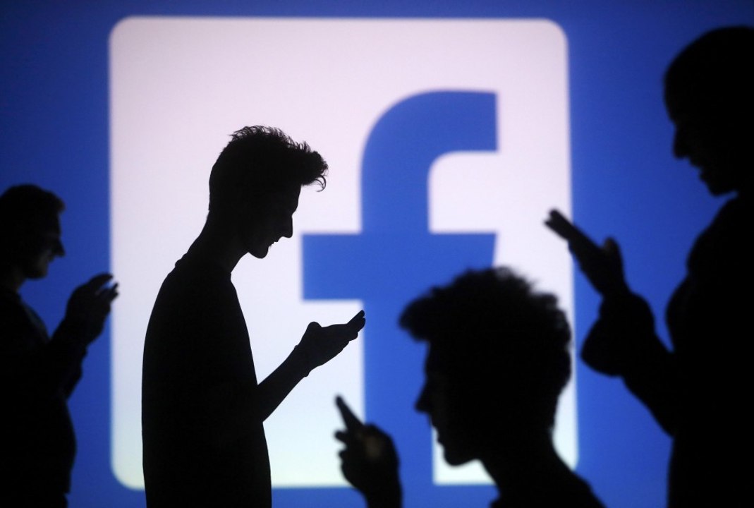 Facebook to Pilot Two New Mobile Ad Formats