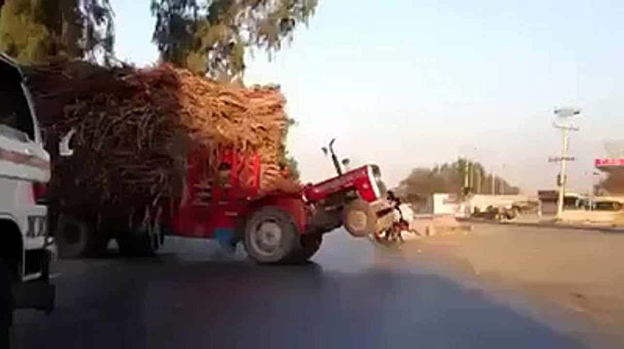 (Tracker) wheeling by crazy driver 2015