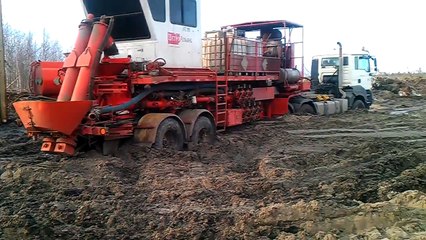 stuck in mud compilation, ever seen heavy equipment stuck in mud but the man is stucking