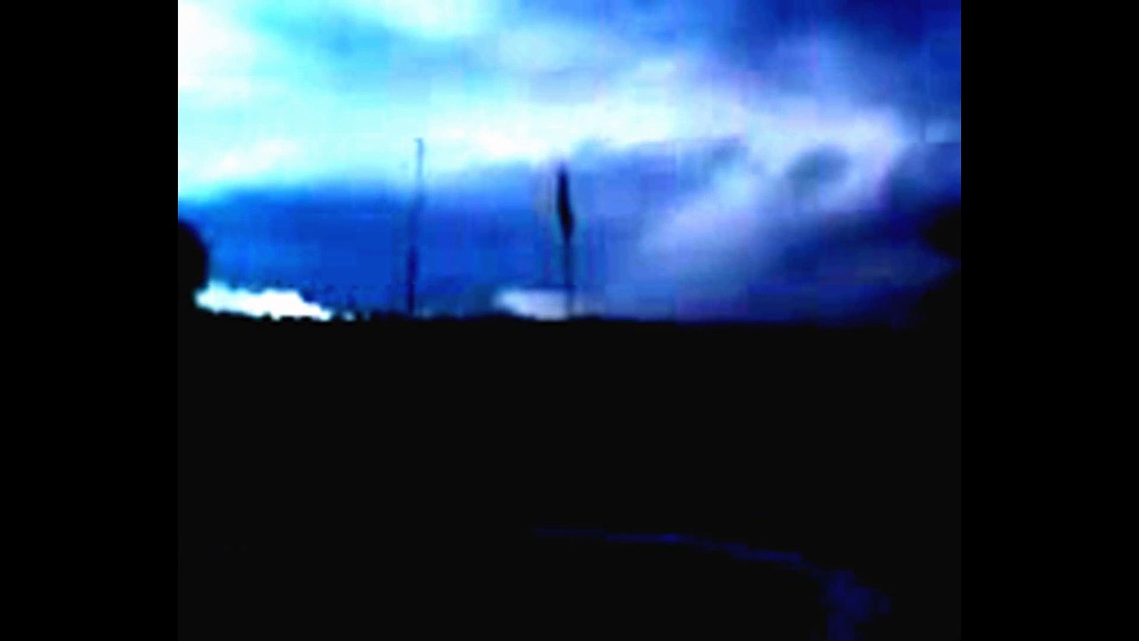 Dark Clouds roulant à travers Paris avant la tempête