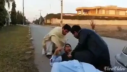 سلفی کے چکر میں ہمارا کیا حال ہوگیا ہے ویڈیو دیکھیں ہا ہا ہا lol