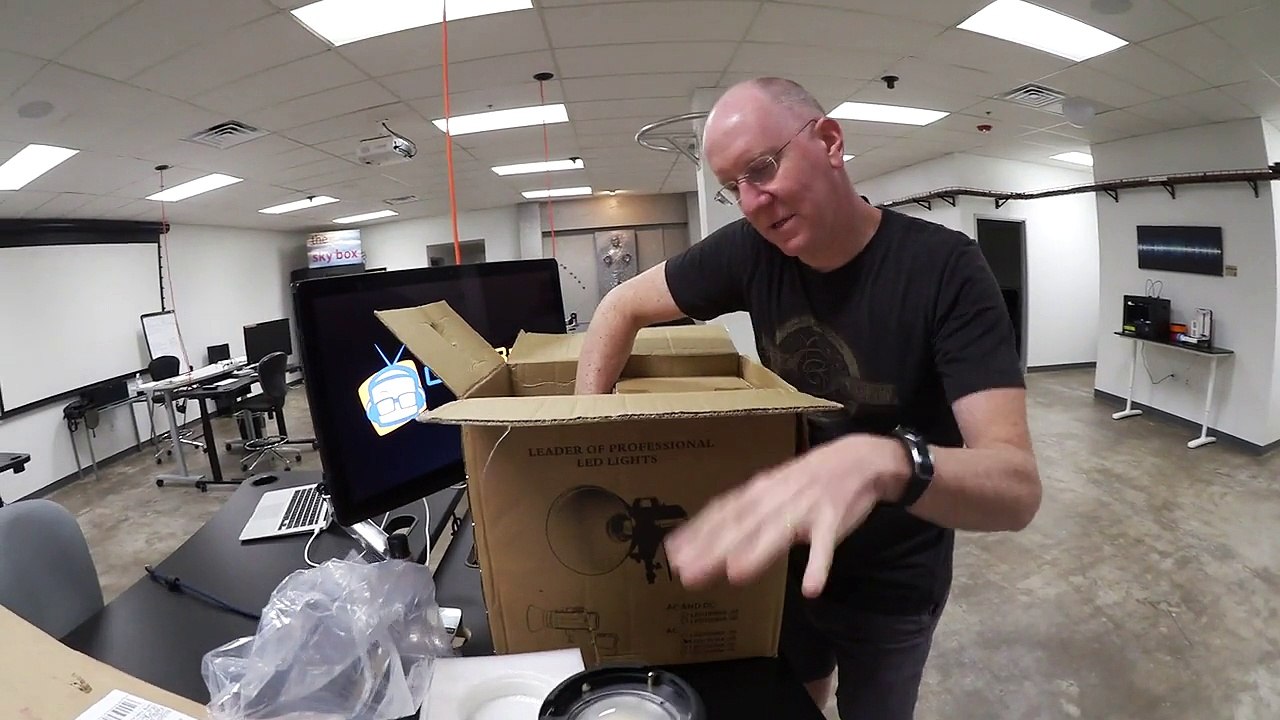 Unboxing: Fotodiox 100WA-56 LED Light