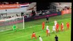 Van Persie faz gol contra em derrota da Holanda nas Eliminatórias da Euro