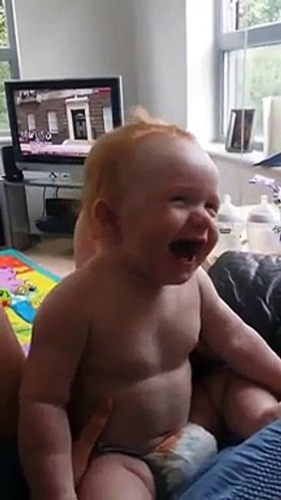 Kedi Sesi Duyunca Ağlamaya Başlayan Bebek