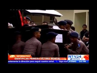 Recuperan nueve cuerpos y entierran primer víctima identificada del avión de AirAsia accidentado