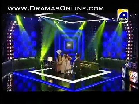 Qandeel baloch and umer shareef dancing together in show