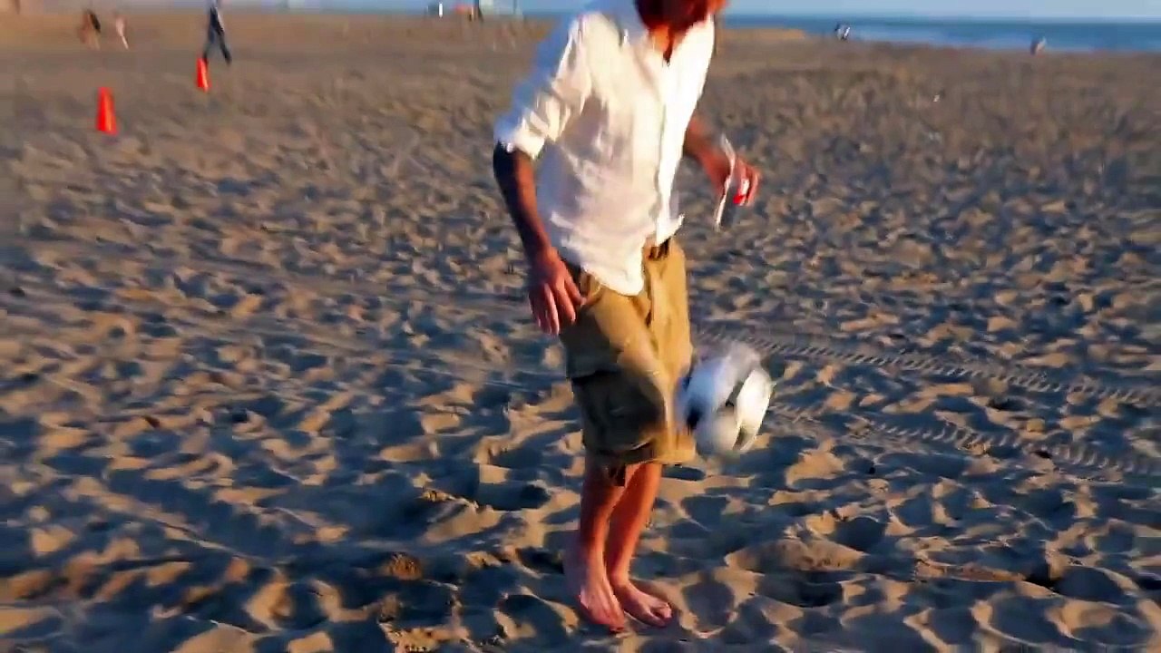 Unbelievable precise shot by David Beckham