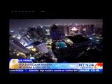 Paracaidistas se lanzan desde uno de los edificios de Kuala Lumpur para llegar a una fiesta