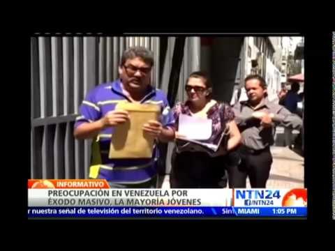 Éxodo masivo: uno de cada 10 venezolanos está haciendo trámites para salir del país