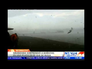 Peligrosa granizada sorprende a bañistas que disfrutaban en una playa al sur de Rusia