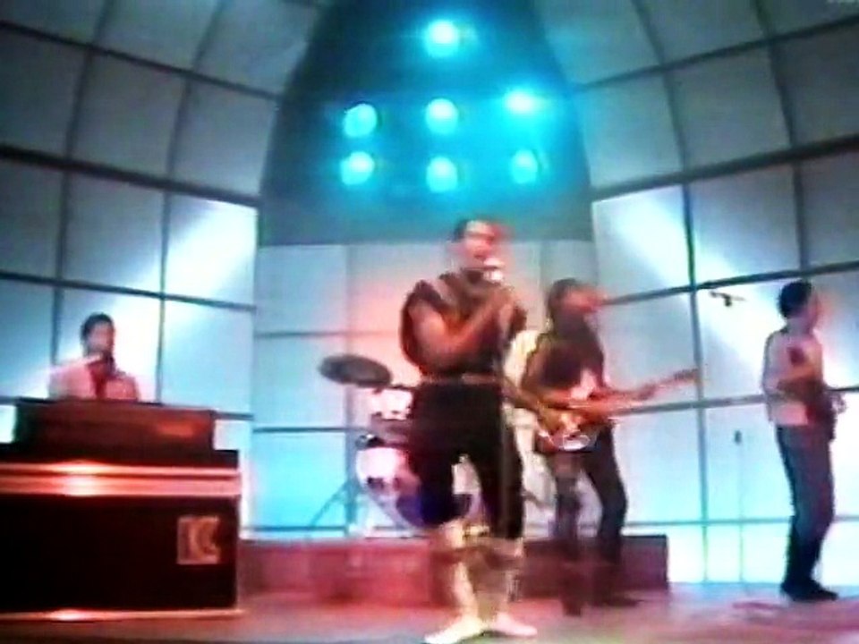 CENTRAL LINE- WALKING ON SUNSHINE (by  VJ CCC)